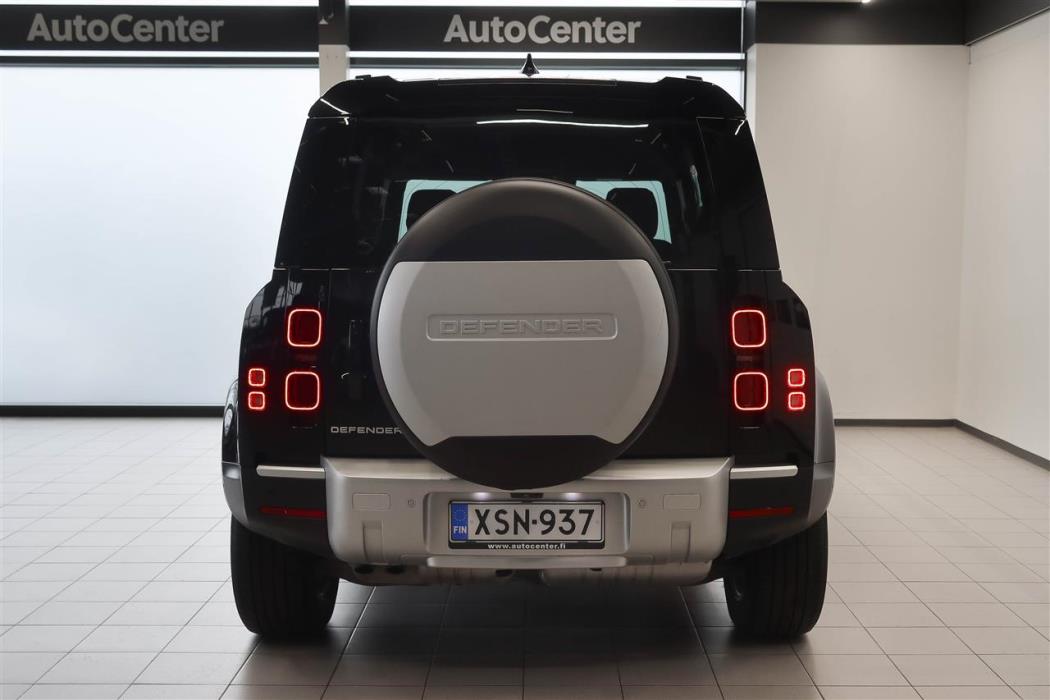 Land Rover Defender 2024