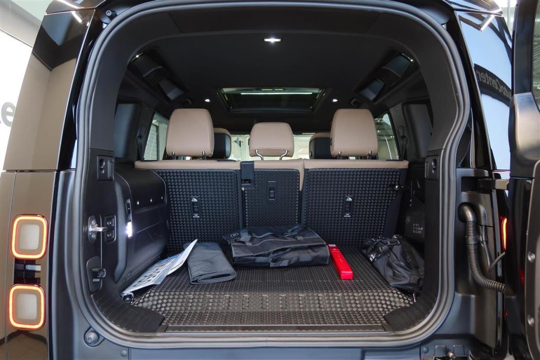 Land Rover Defender 2026