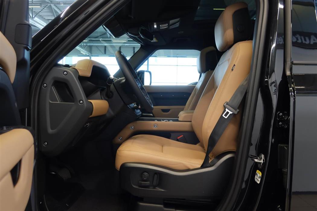 Land Rover Defender 2026