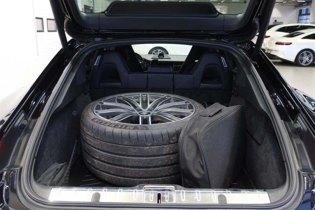 Porsche Panamera 2021