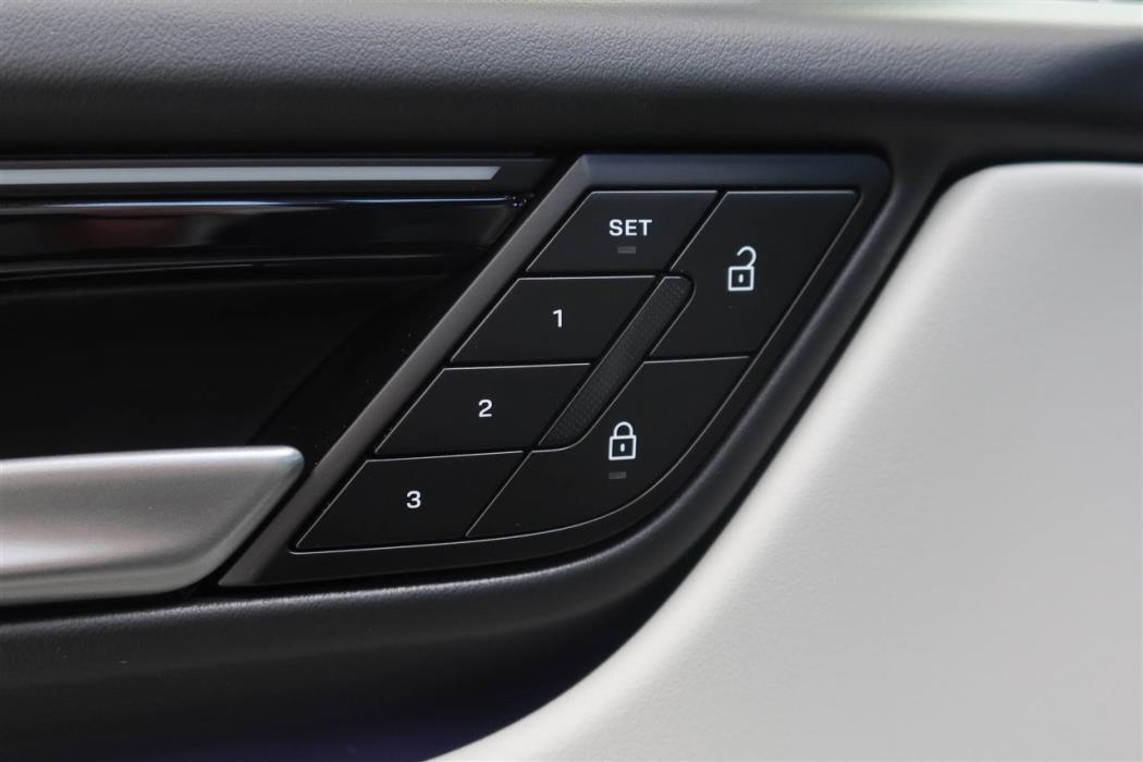 Porsche Macan 2025