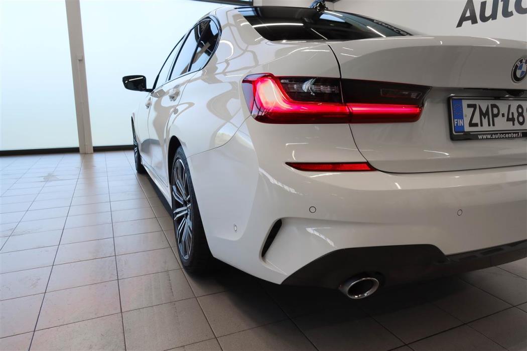 BMW 330 2019