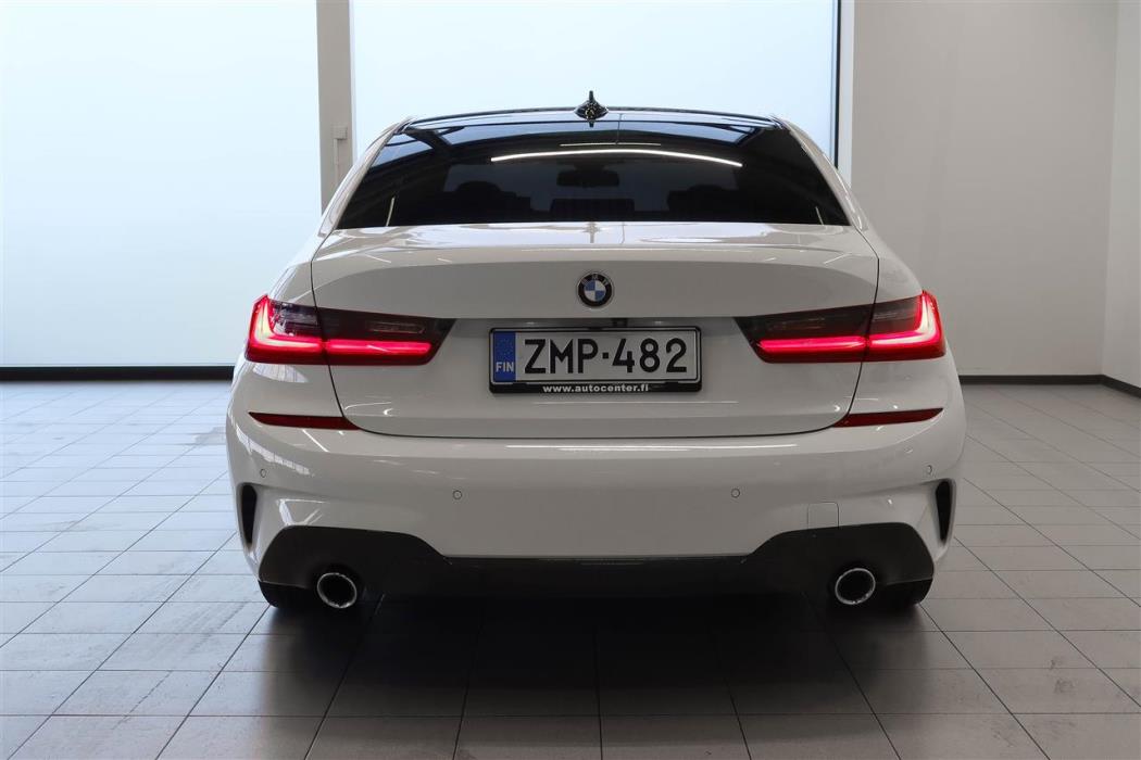 BMW 330 2019