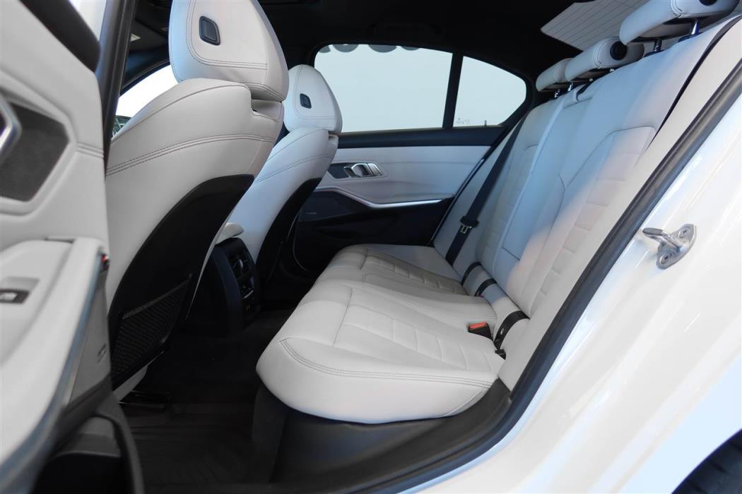 BMW 330 2019