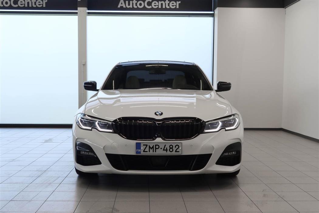 BMW 330 2019