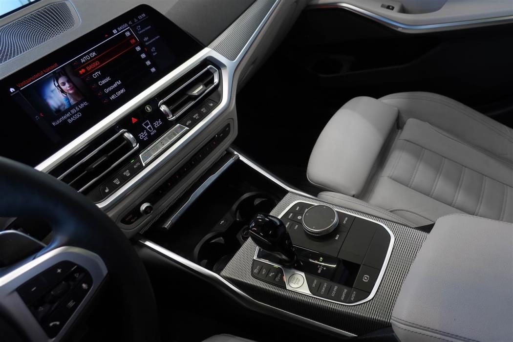BMW 330 2019