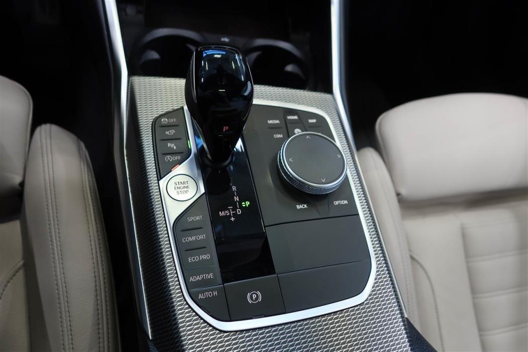 BMW 330 2019