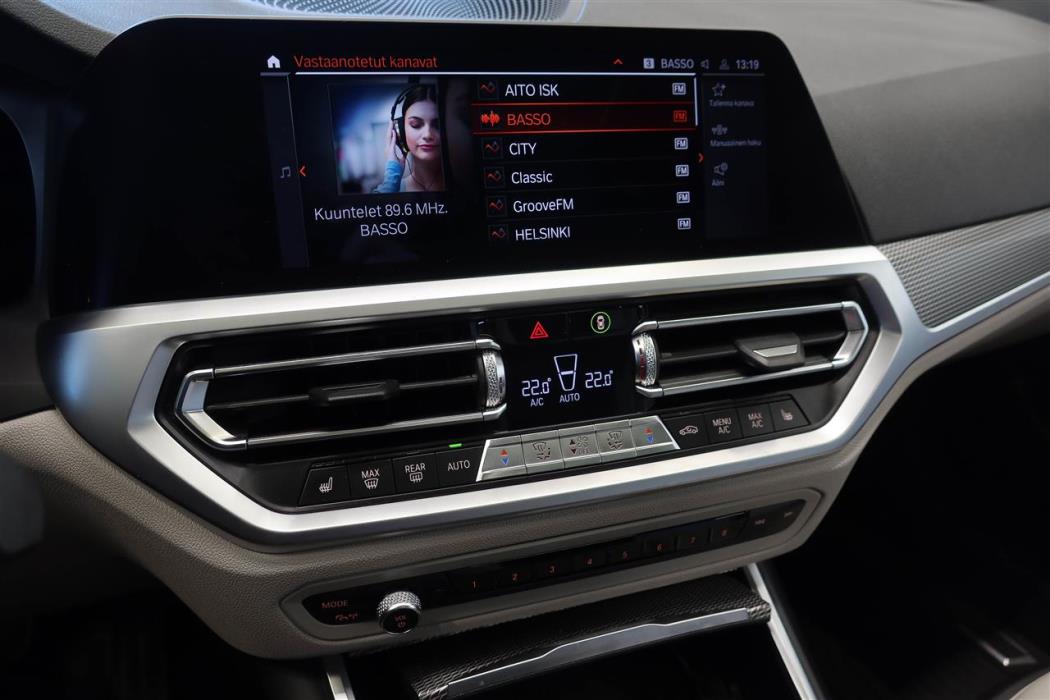 BMW 330 2019