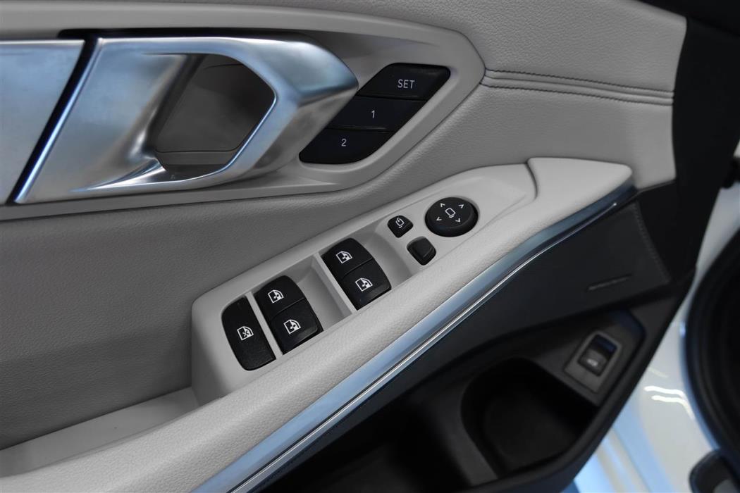 BMW 330 2019