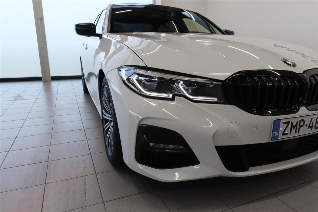 BMW 330 2019