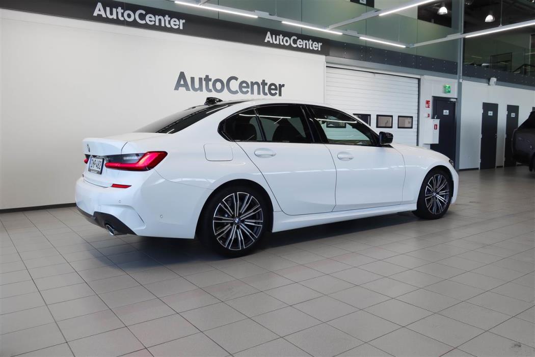 BMW 330 2019