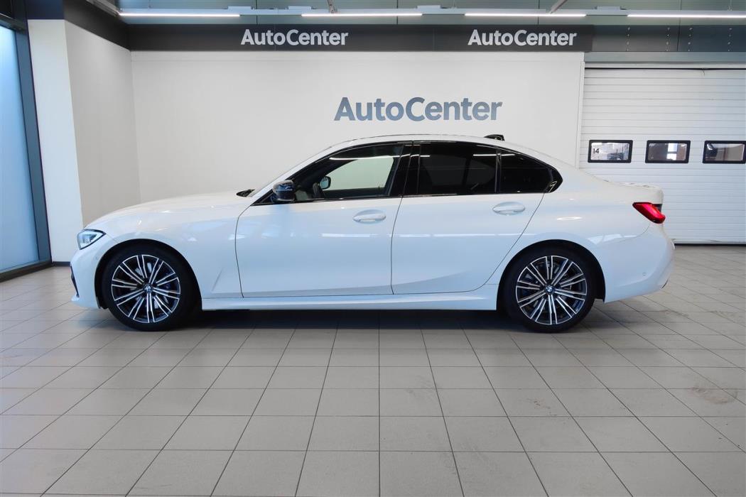 BMW 330 2019