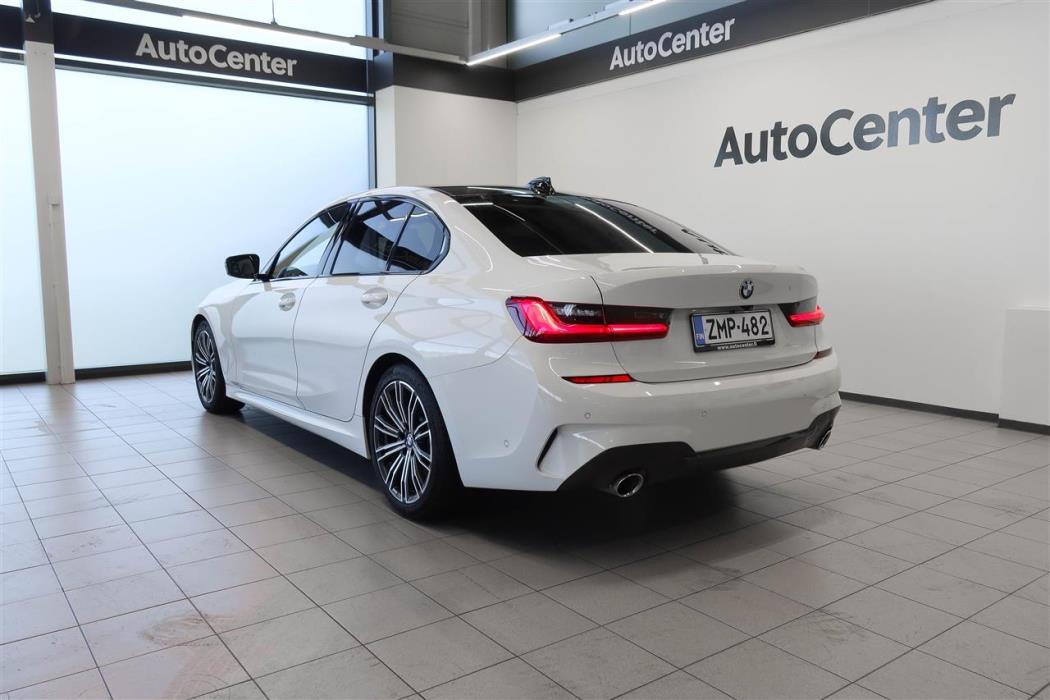 BMW 330 2019