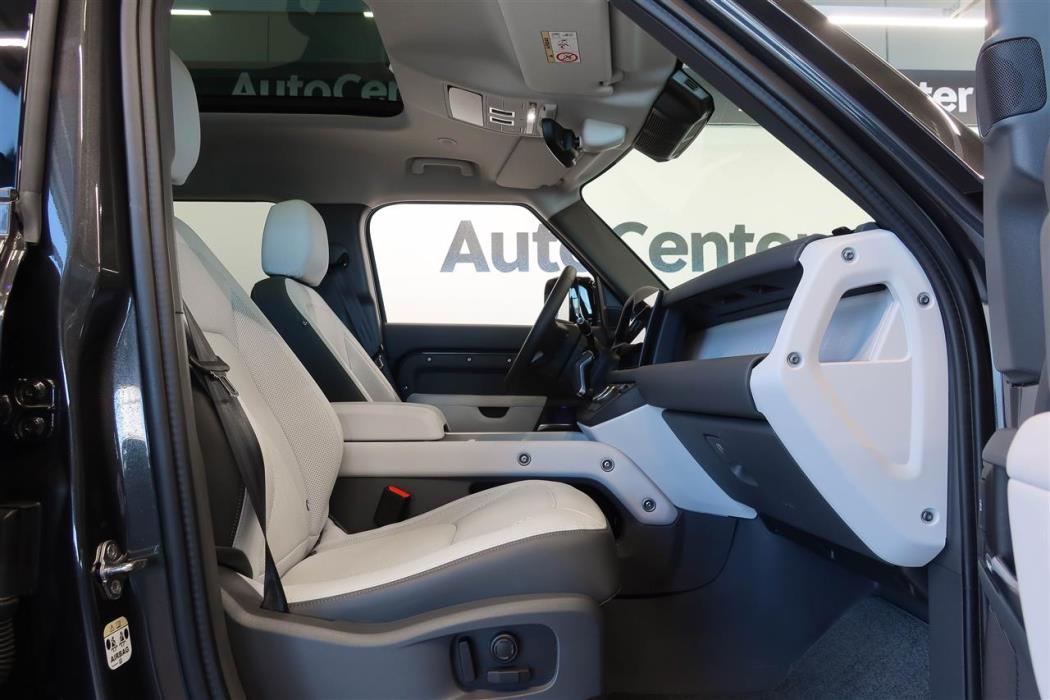 Land Rover Defender 2025