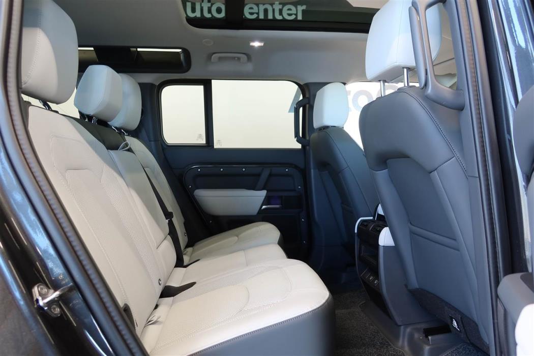Land Rover Defender 2025