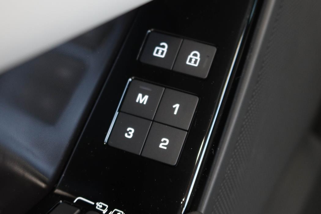 Land Rover Range Rover Velar 2026