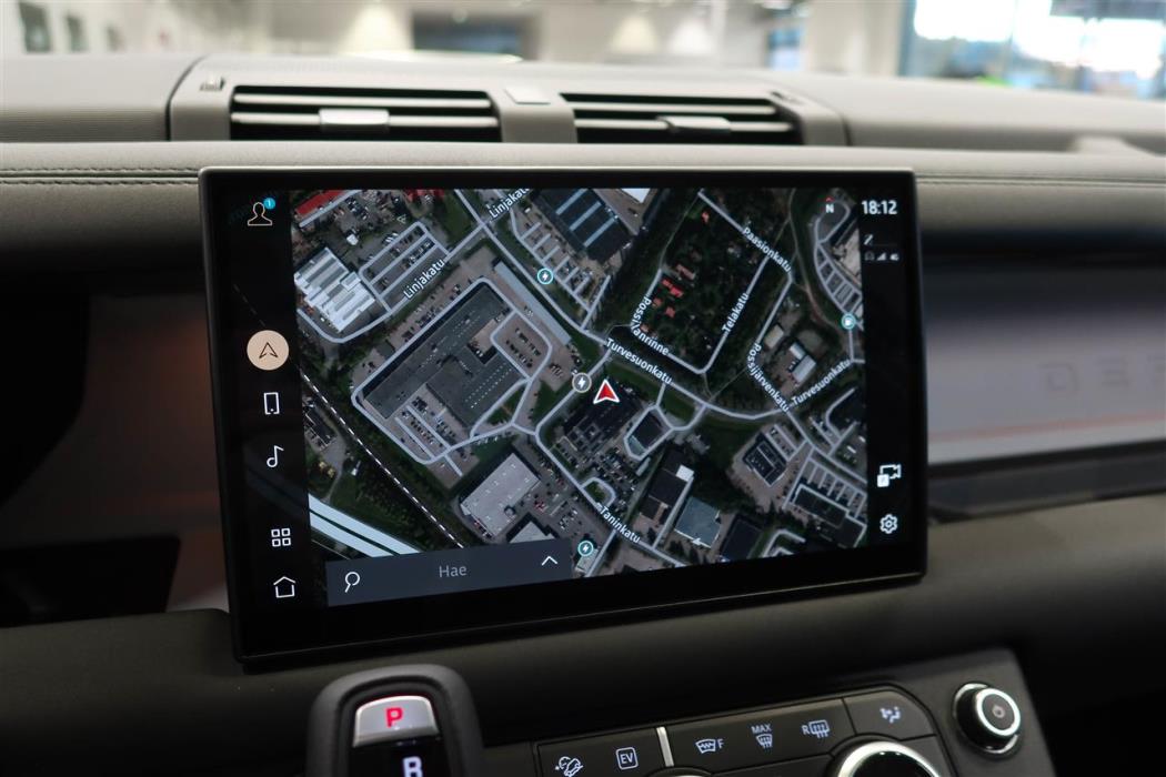 Land Rover Defender 2025