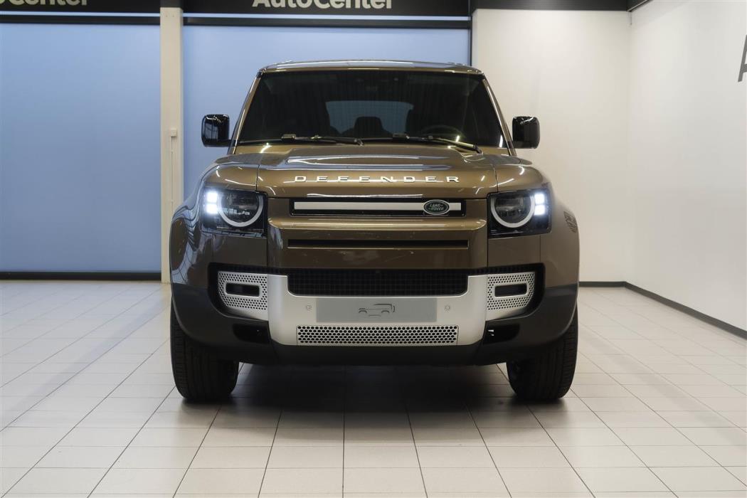 Land Rover Defender 2025