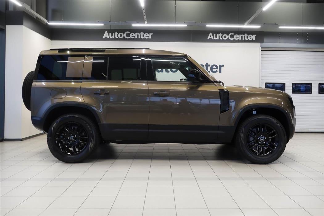 Land Rover Defender 2025