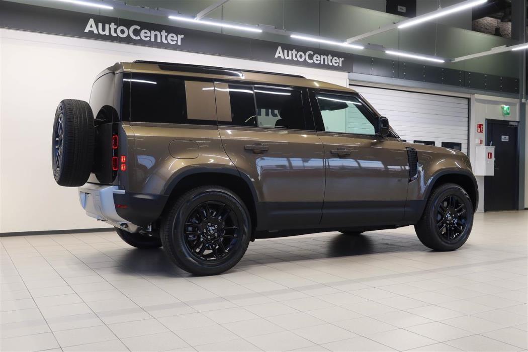 Land Rover Defender 2025