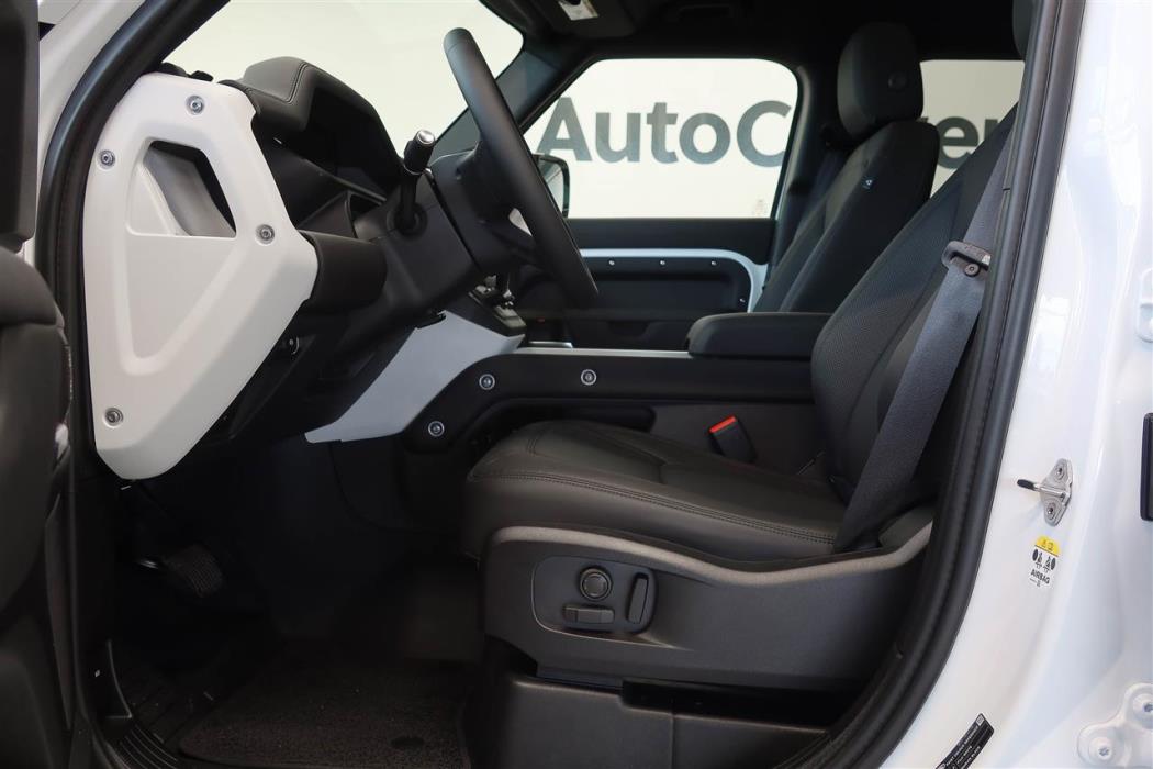 Land Rover Defender 2025