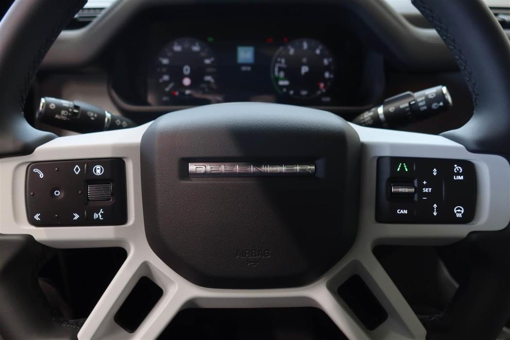 Land Rover Defender 2025