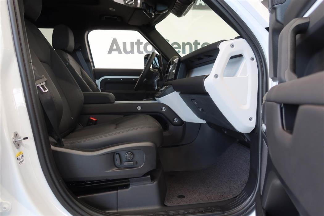 Land Rover Defender 2025
