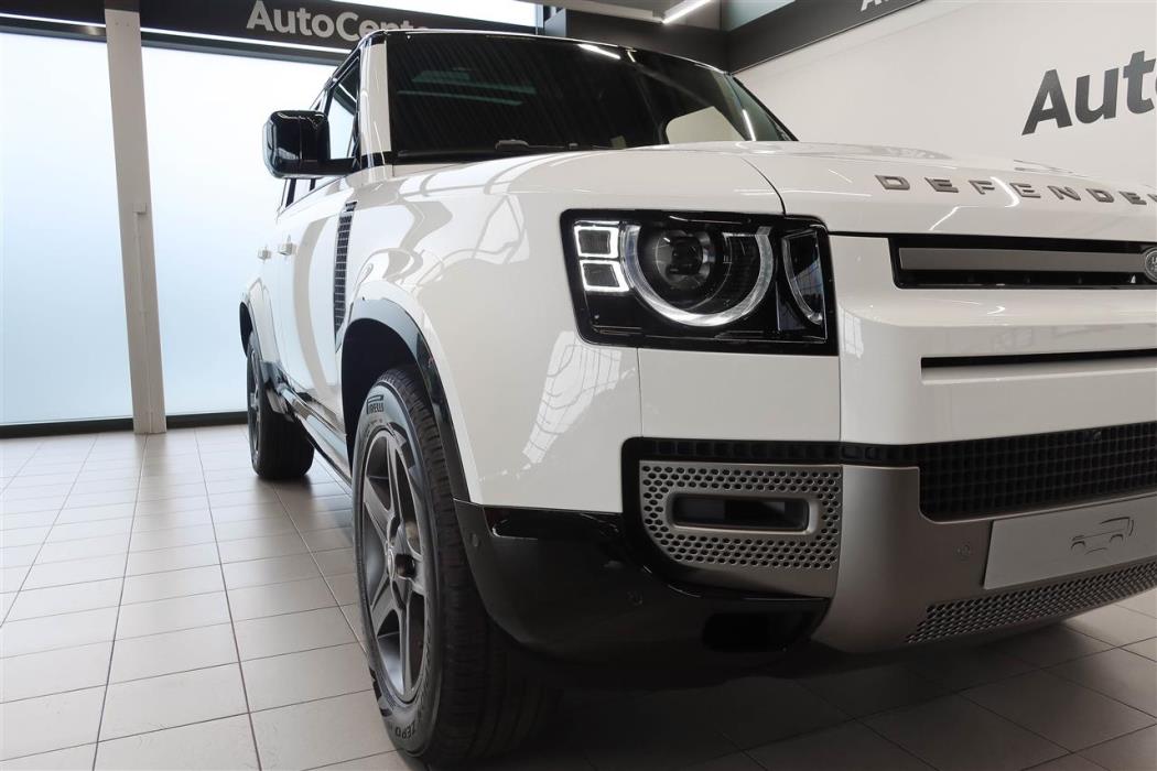 Land Rover Defender 2025