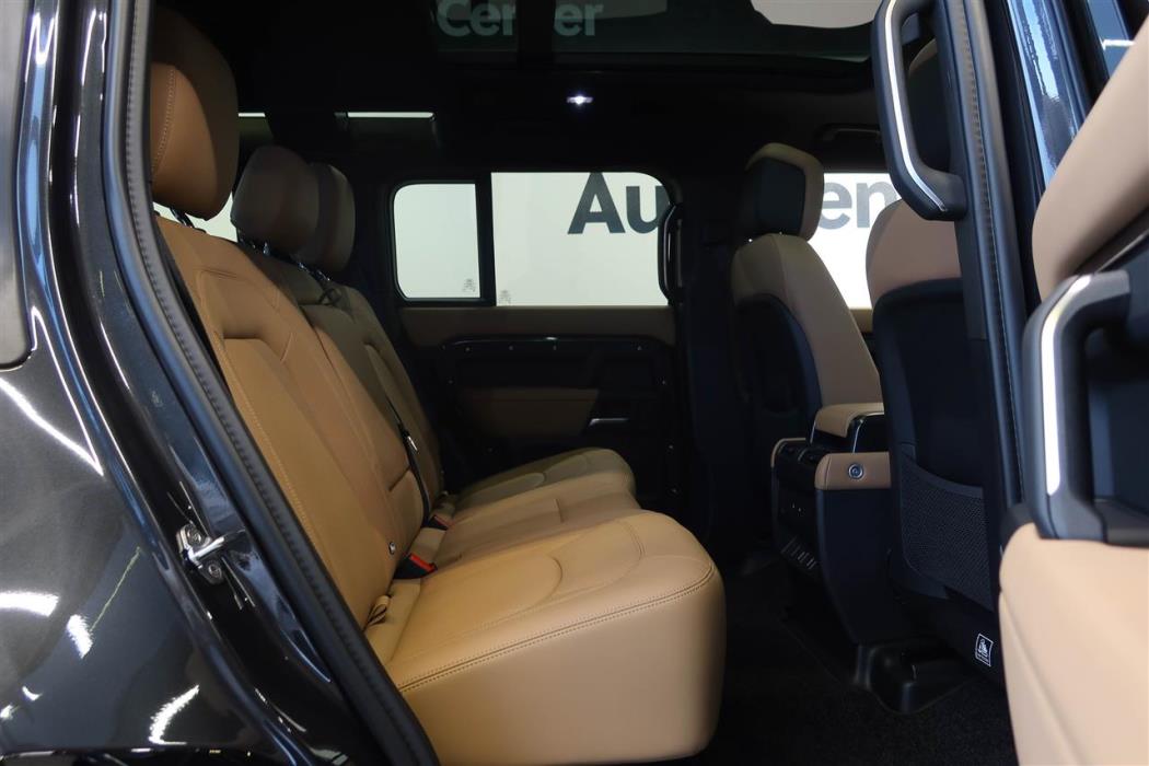 Land Rover Defender 2026