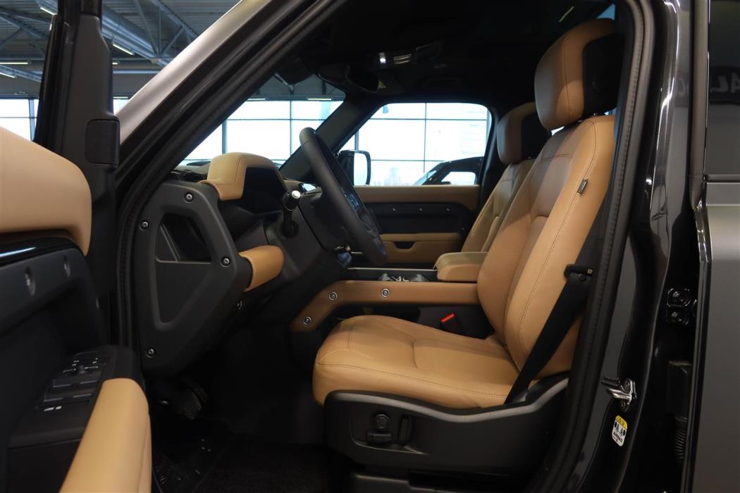 Land Rover Defender 2026