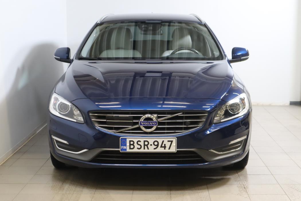 VOLVO V60 2015