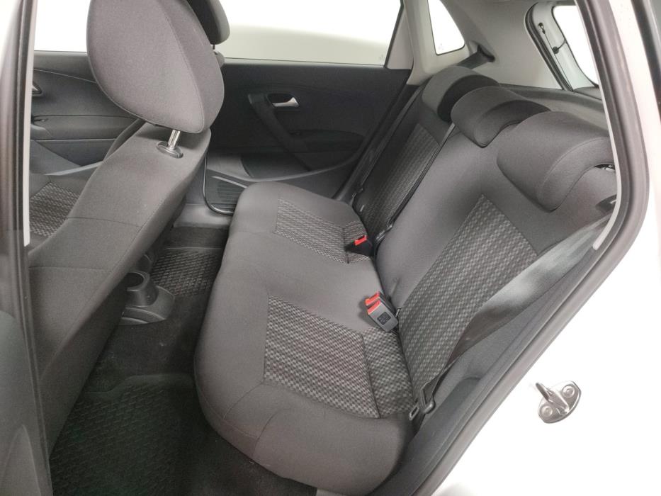 VOLKSWAGEN Polo 2016