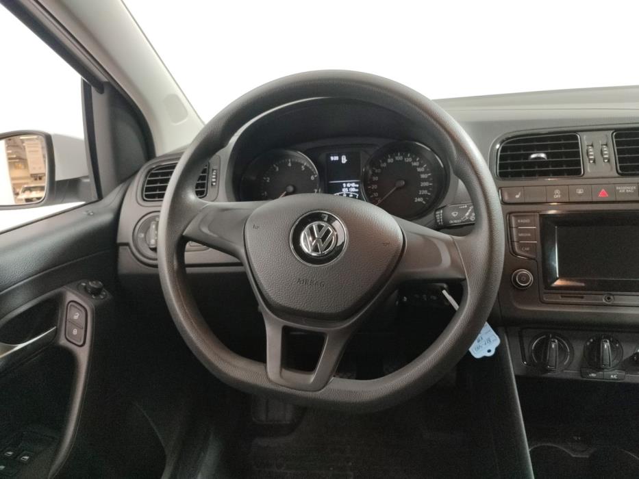 VOLKSWAGEN Polo 2016