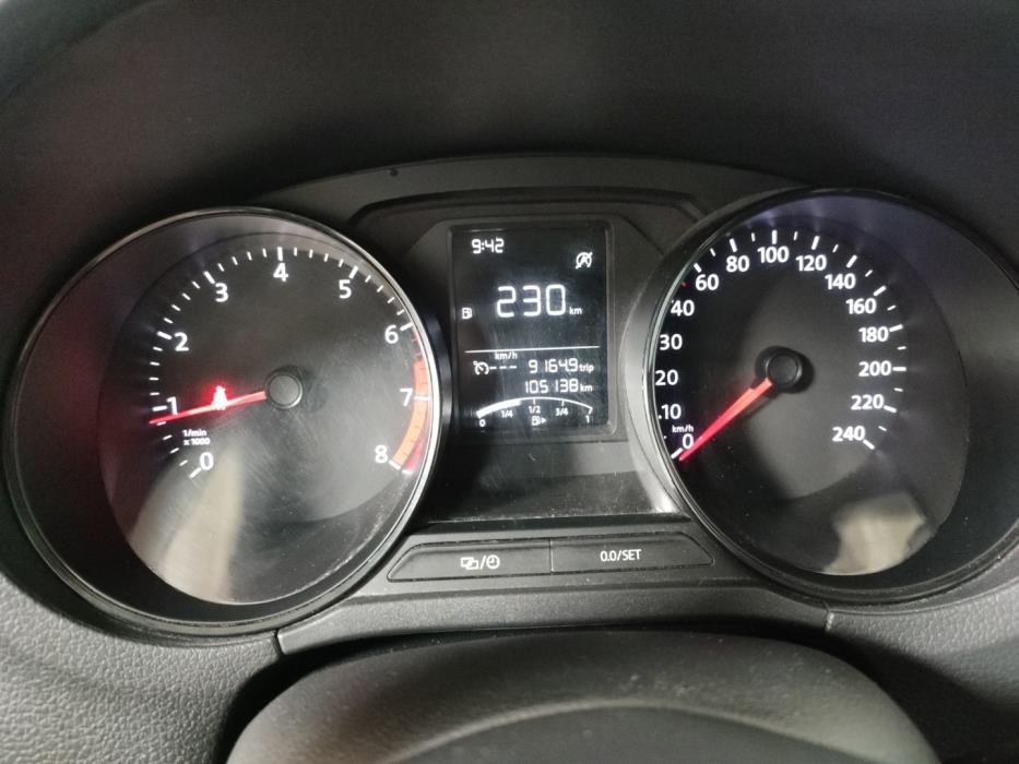 VOLKSWAGEN Polo 2016