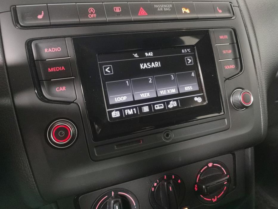 VOLKSWAGEN Polo 2016