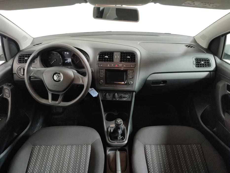 VOLKSWAGEN Polo 2016