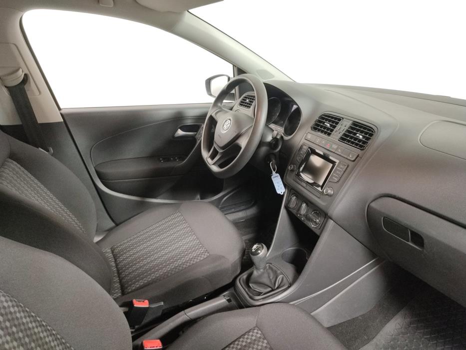 VOLKSWAGEN Polo 2016