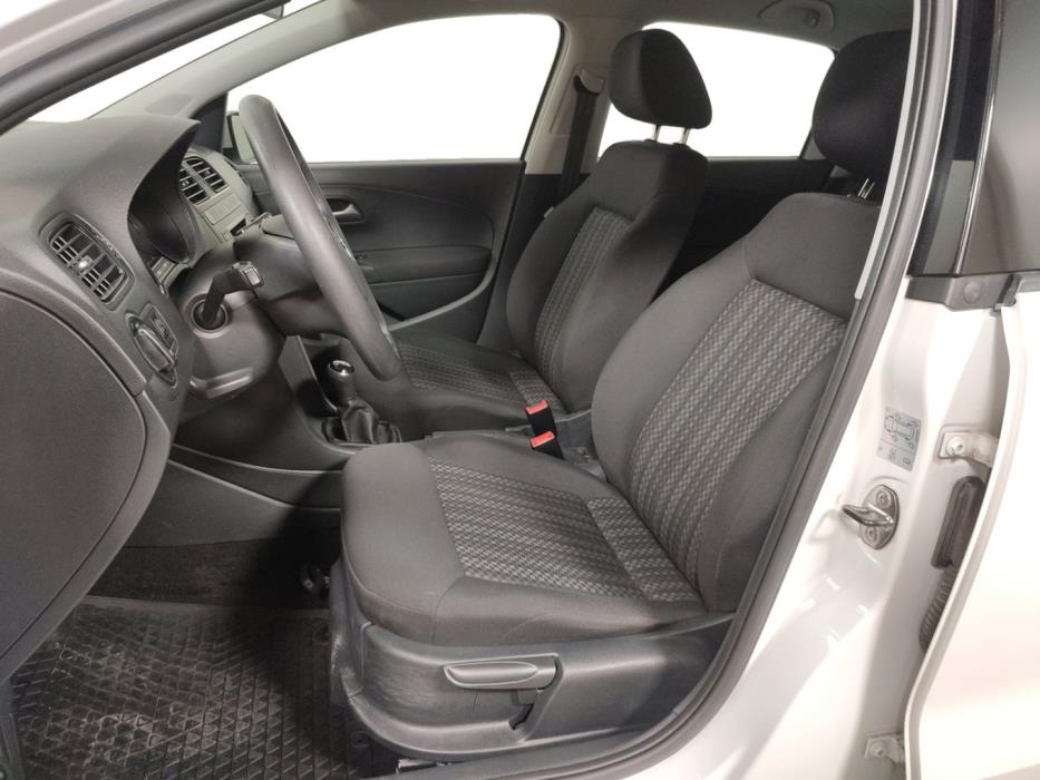 VOLKSWAGEN Polo 2016