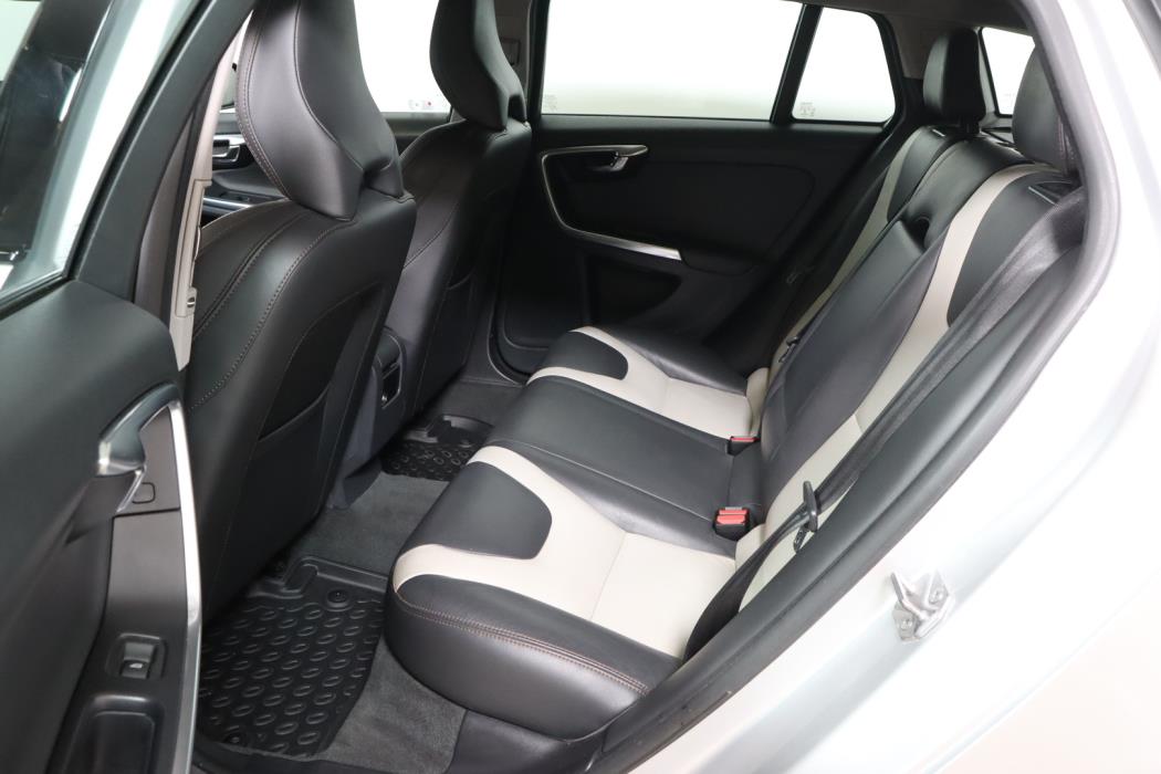 VOLVO V60 Cross Country 2016