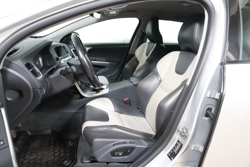 VOLVO V60 Cross Country 2016