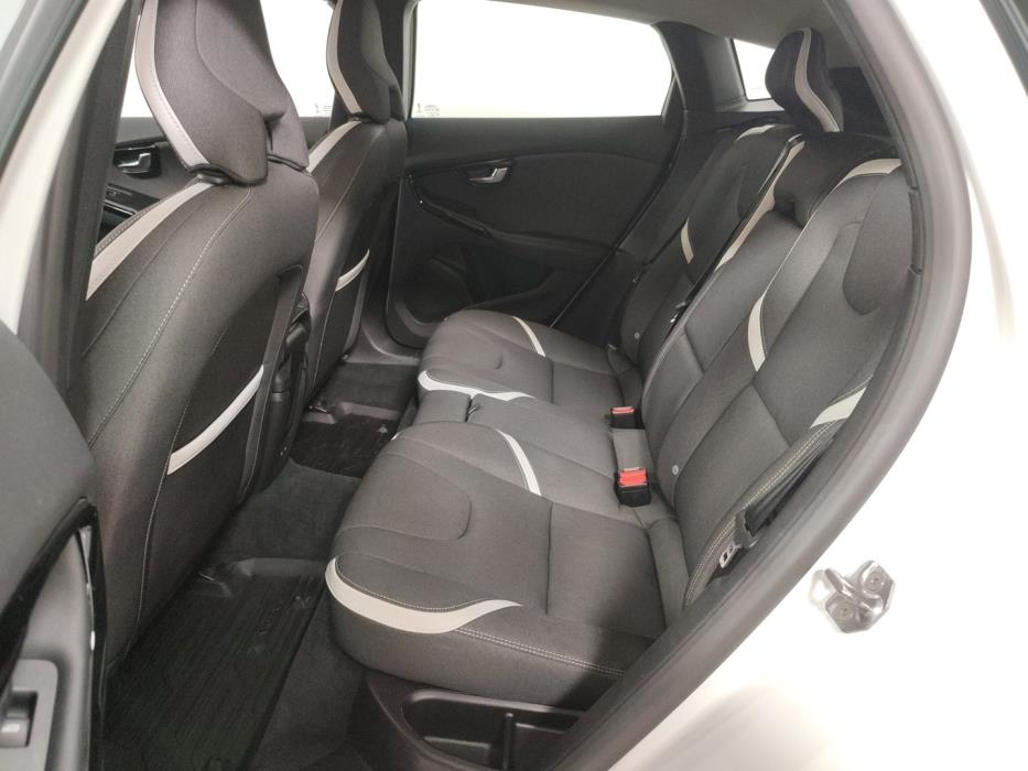 VOLVO V40 2019