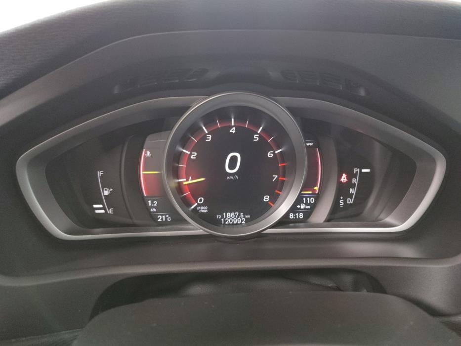 VOLVO V40 2019