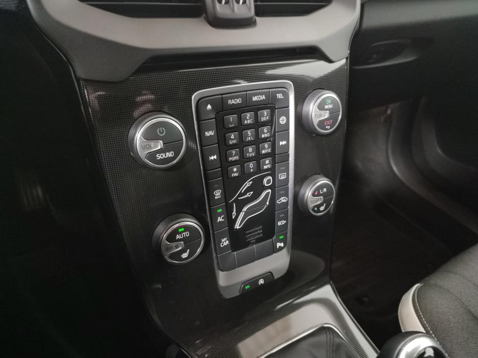 VOLVO V40 2019