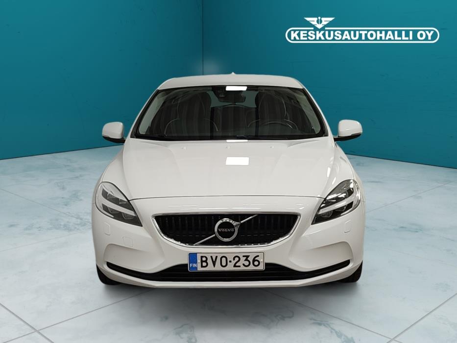 VOLVO V40 2019