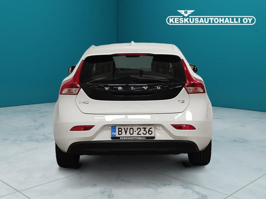 VOLVO V40 2019