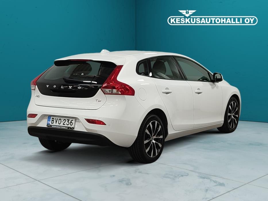 VOLVO V40 2019