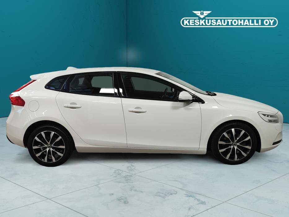 VOLVO V40 2019