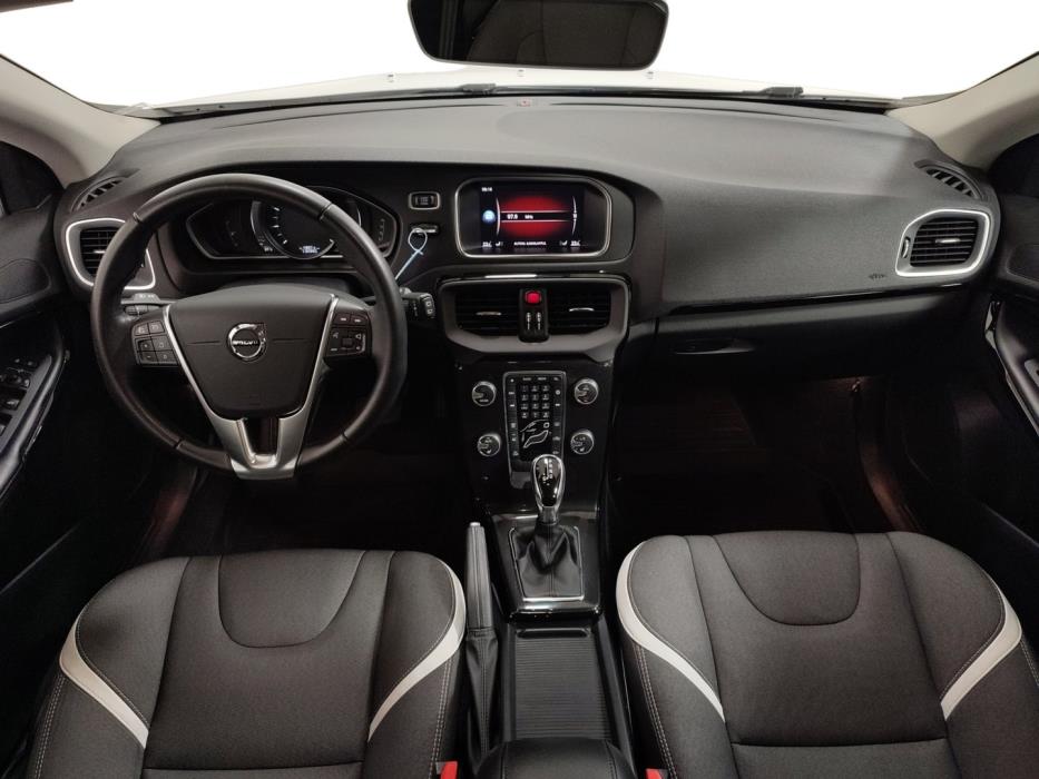 VOLVO V40 2019