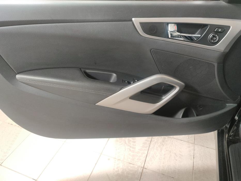 HYUNDAI Veloster 2012