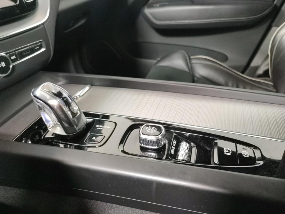 VOLVO XC60 2019